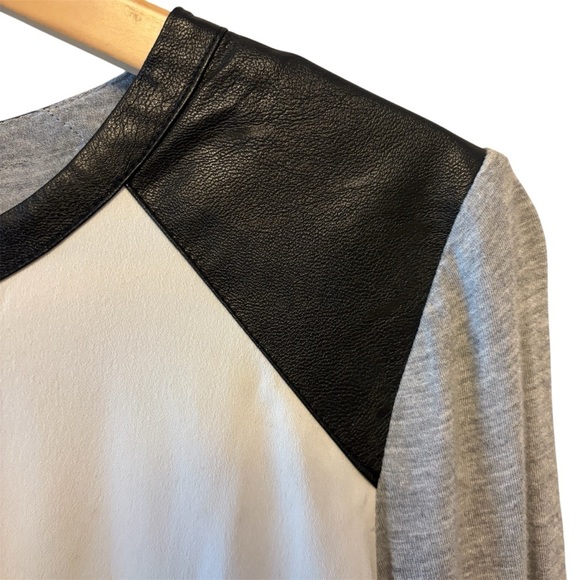 NYDJ Gray/White/Black Faux Leather Accent Raglan L/S Top, Womens size Large - Picture 9 of 11